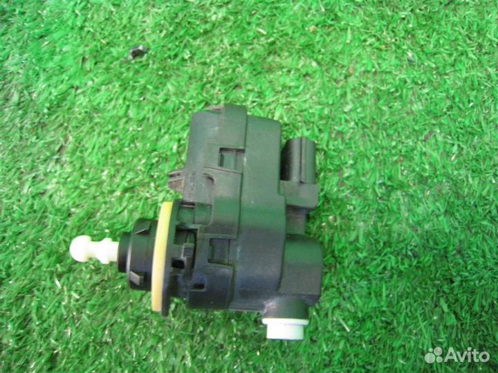 Корректор фары Toyota Yaris P13 2015