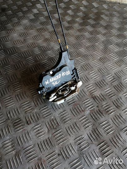 Замок двери задний левый Mitsubishi Lancer 10 CY2A