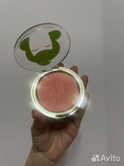 Revolution румяна