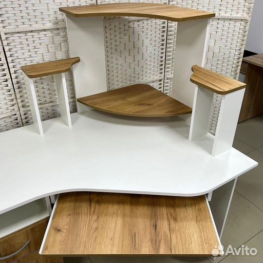 Компьютерный стол Грета-7