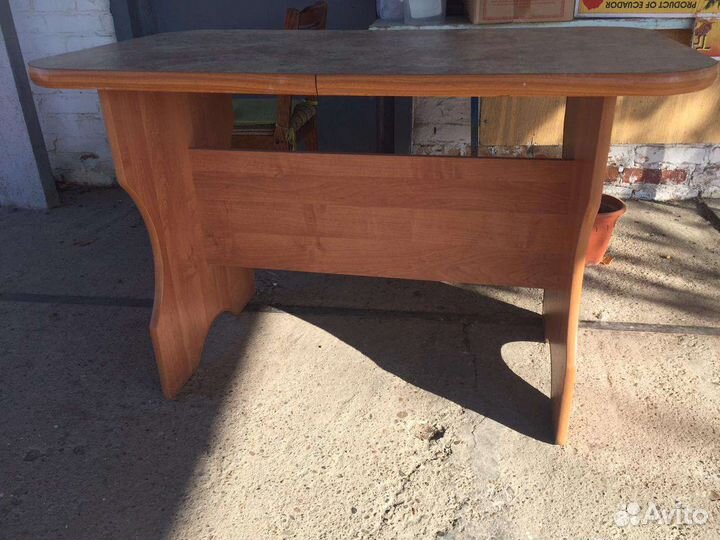 Кухонный стол