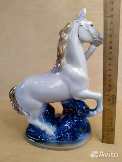 Статуэтка Колхозница с конём/с лошадью Гжель