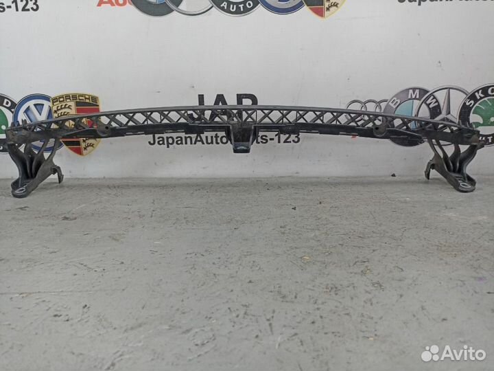 Направляющая бампера передняя Volkswagen Golf cxsa