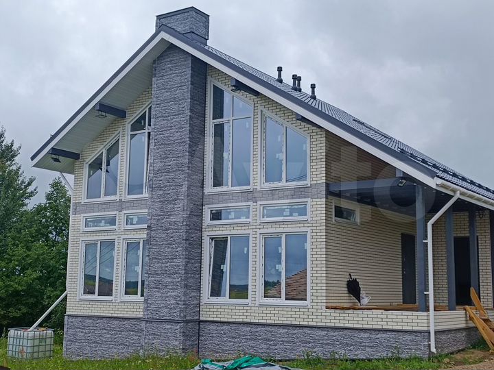 Дом 195 м² на участке 10,2 сот.