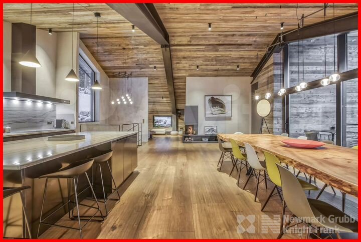 Дом 690 м² на участке 15 сот.