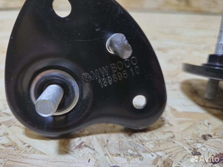 Крюк капота Bmw G30 G12 Bmw X5 G05 Bmw X3 G01
