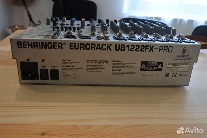 Микшерный пульт Behringer UB1222FX-Pro