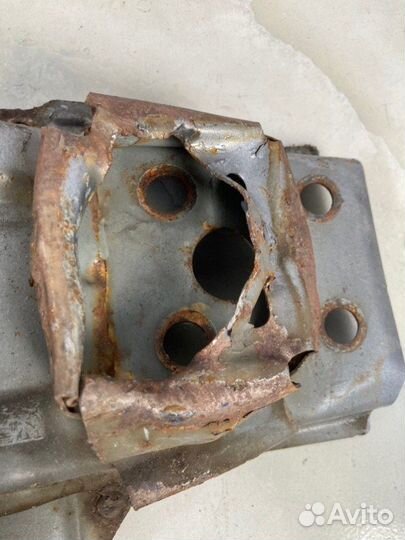 Усилитель бампера передний Mazda Mazda3 BL 2010