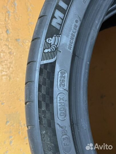 Michelin Pilot Sport 4 S 245/40 R20 и 275/35 R20 102Y