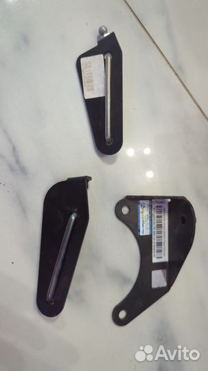 Крепление упора капота приора