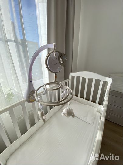 Детская кровать и пеленальный комод