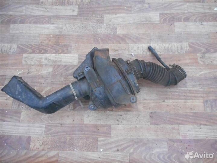 Корпус воздушного фильтра Mitsubishi Galant (E3)