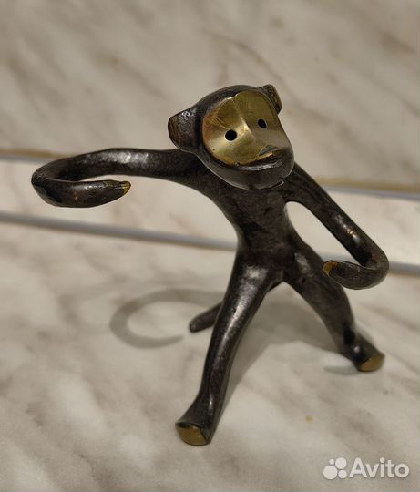 Фигурка обезьяна