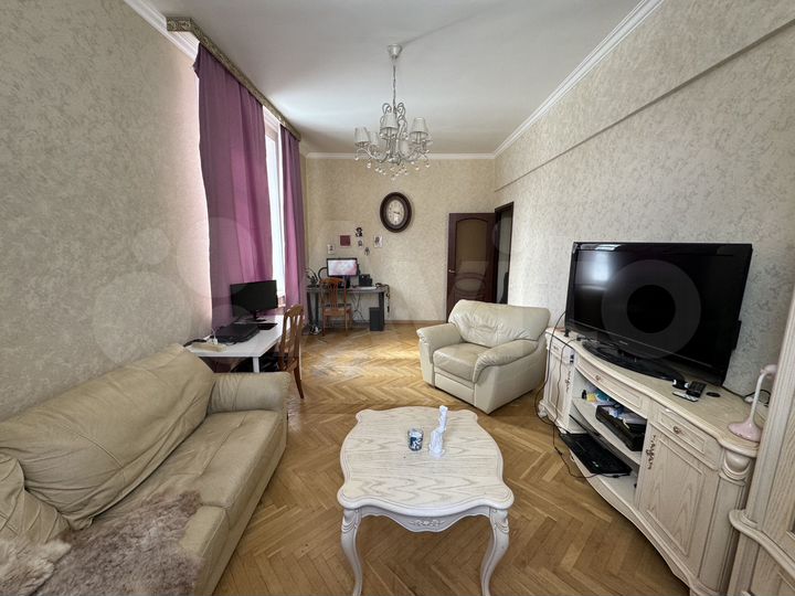 2-к. квартира, 58 м², 1/5 эт.