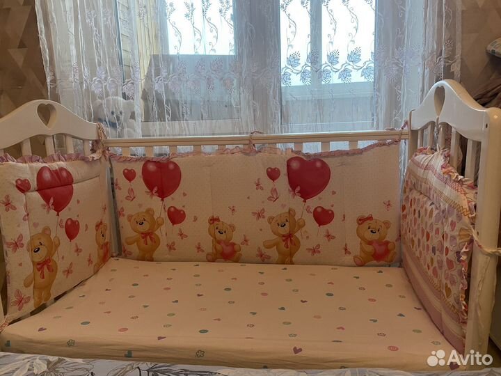 Детская кроватка с универсальным маятником