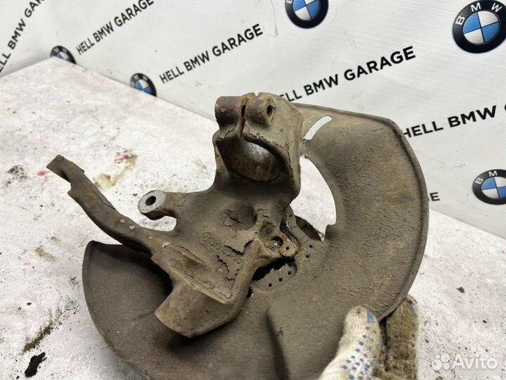 Поворотный кулак передний левый Bmw 7-Series E38