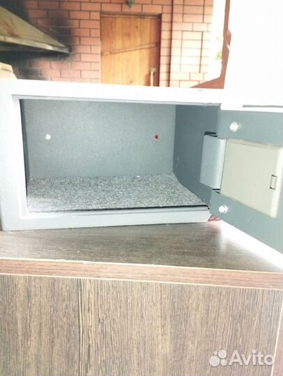 Сейф металлический