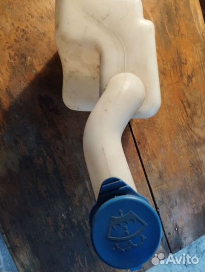 Бак для омывания лобового стекла