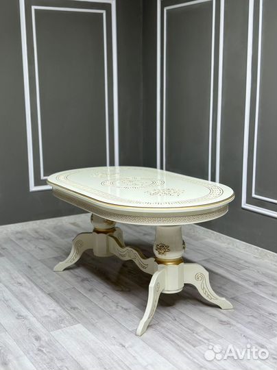 Стол. В наличии