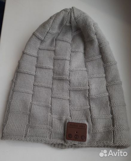 Шапка женская с встроенным BT-наушником