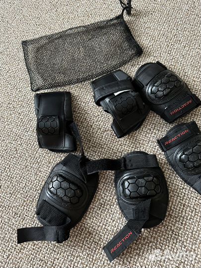 Коньки роликовые, ролики р-р 32-35 и наколенники