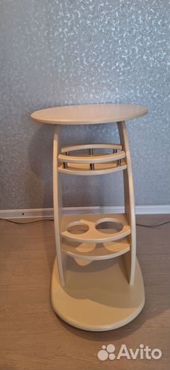 Продам прикроватный столик на колесах