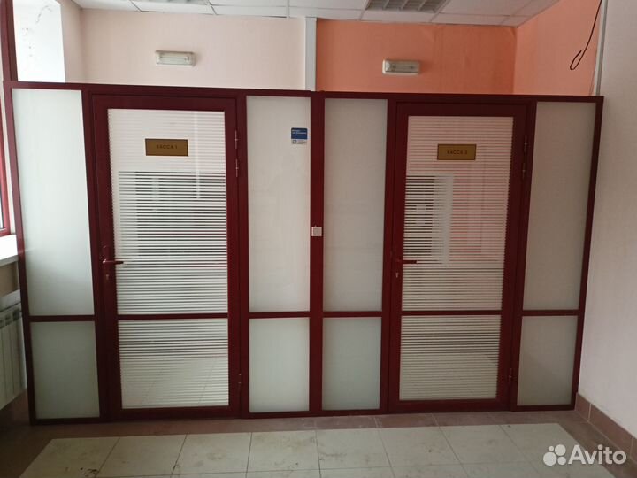 Алюминиевая профильная перегородка с дверьми