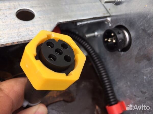 Байонетт прицепа 5-pin желтый левый