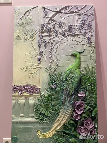 Барельеф Павлин. Ручная работа из гипса