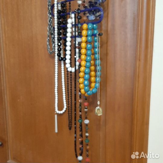 Бусы и другие украшения на шею