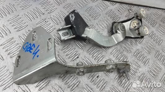 Петля двери сдвижной правой iveco daily 5 (29S-40S