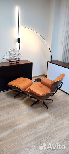 Кресло Eames в редком апельсиновом цвете