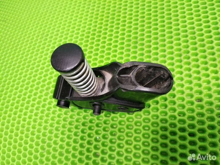 Амортизатор заднего колеса на коляску