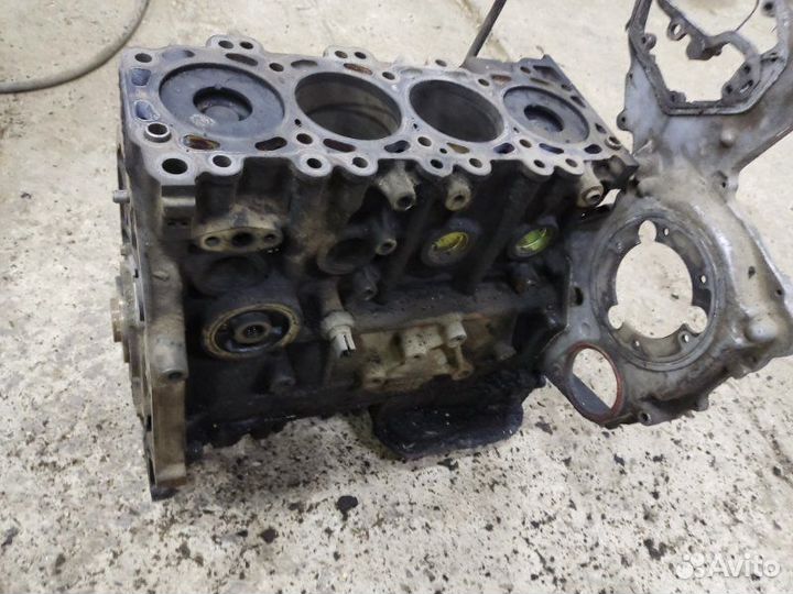 Блок цилиндров Nissan Expert VEW11 YD22 1999
