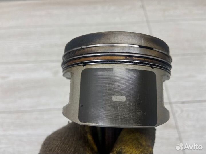 Поршень с шатуном Skoda Octavia A4 AKL 2001