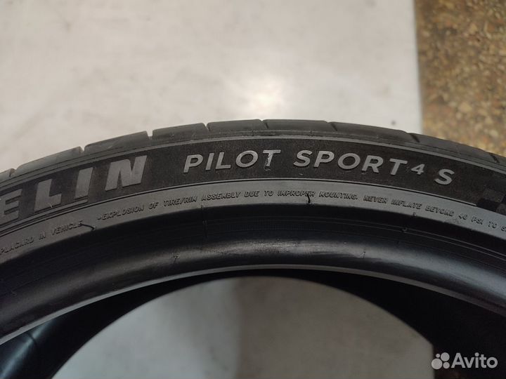 Michelin Pilot Sport 4 S 285/30 R21 100Y