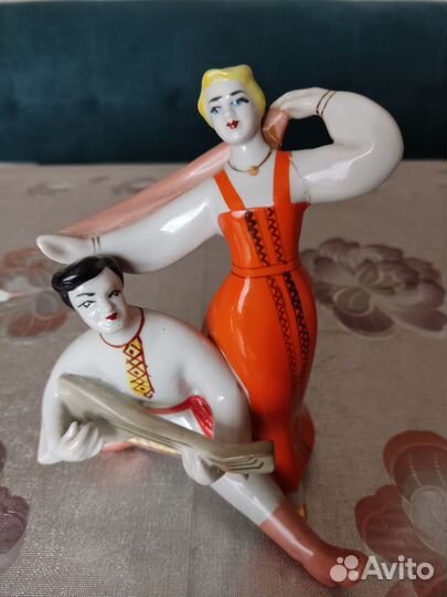 Статуэтка фарфор 
