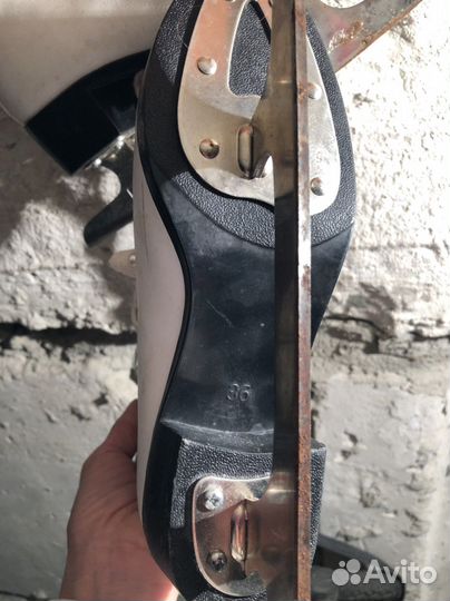 Коньки фигурные белые