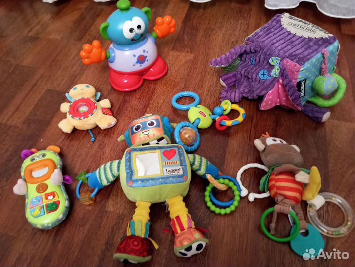 Развивающие игрушки для малышей пакетом 0+