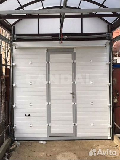 Секционные ворота