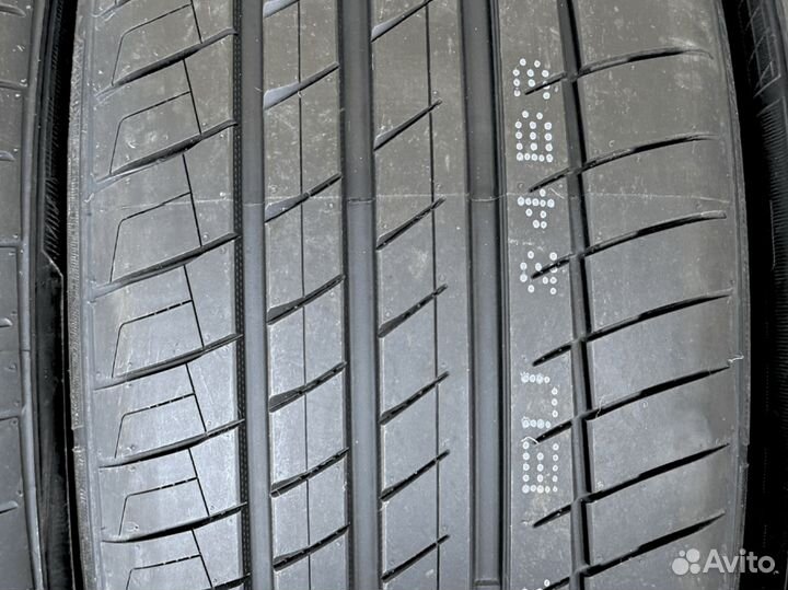 Kapsen RS26 275/45 R21 125H