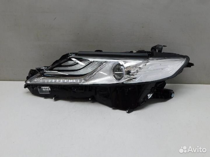 Фара левая Toyota Camry