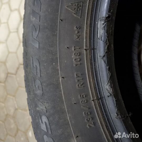 Pirelli Ice Zero 235/65 R17