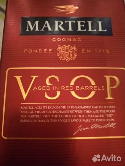 Стеклянная бутылка 1 л Martell с коробкой