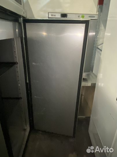 Холодильный шкаф