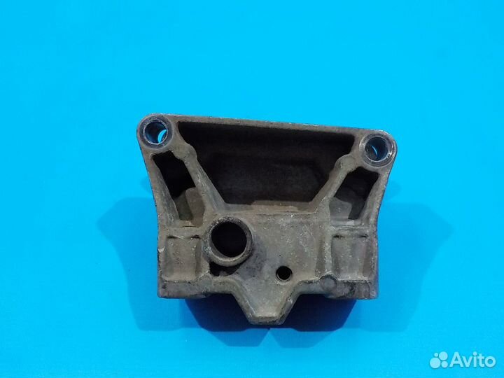 Кронштейн кпп левый volkswagen Golf 6 2008-2013