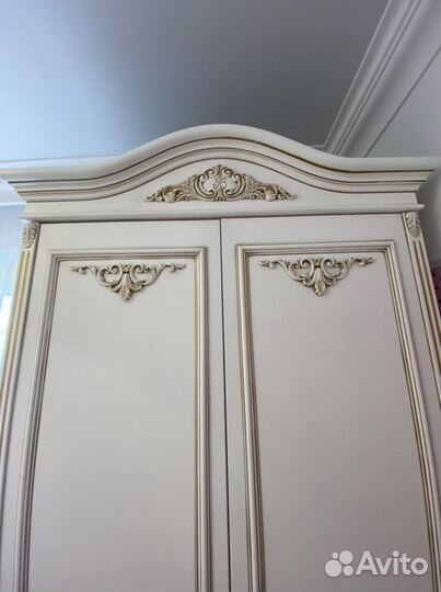 Письменный стол и шкаф и стеллаж и для балдахина