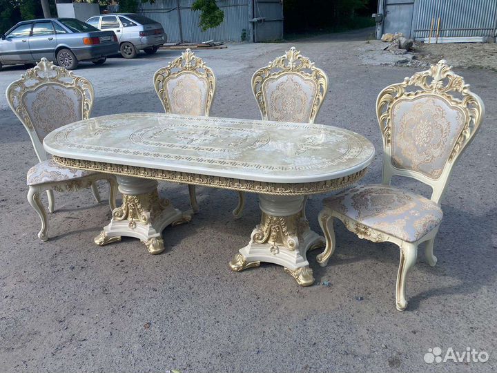 Столы и стулья