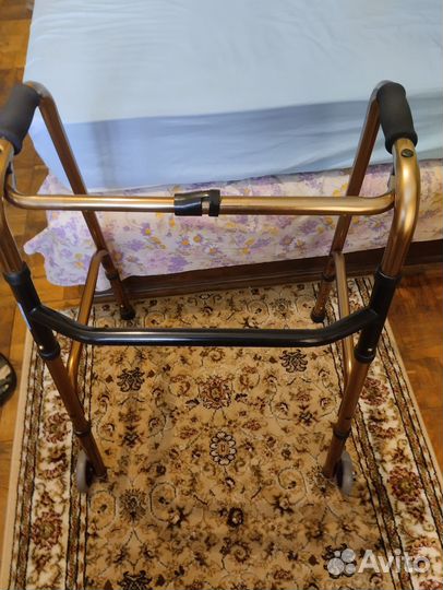 Ходунки для взрослых на колесах