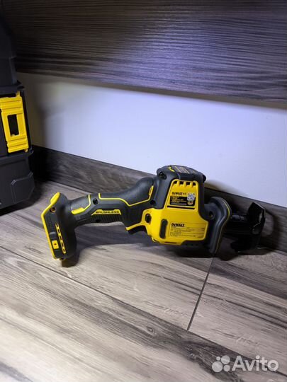 Сабельная пила dewalt DCS 369 в кейсе